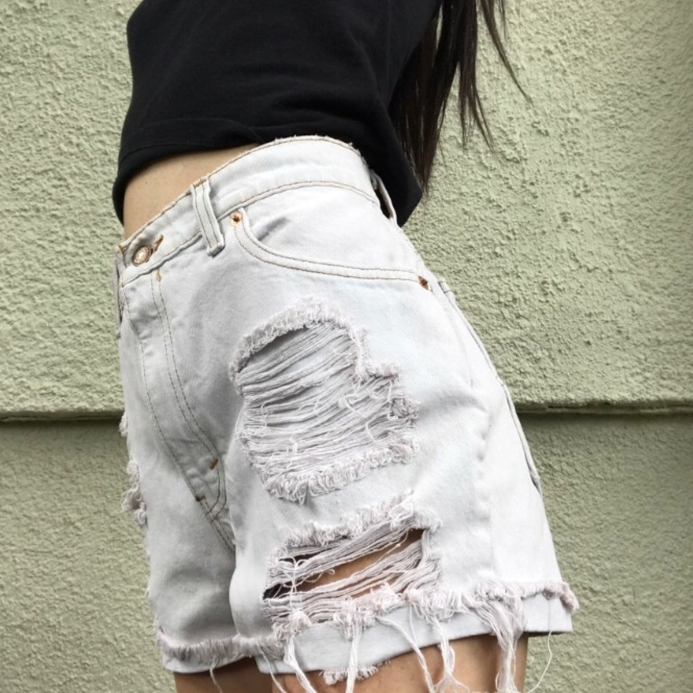 White vintage Levi’s shorts